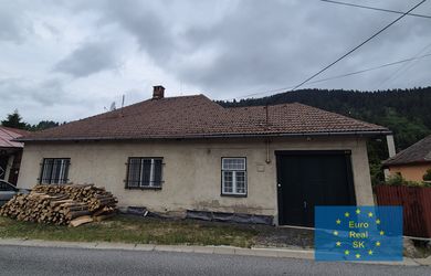 Predaj rodinného domu v obci Smolník, pozemok 5.929 m2, garáž, vhodný na rekreačné účely, dohoda možná