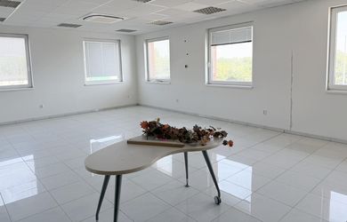 Prenájom rôznych kancelárií od 48 m2  a 66 m2 nebytový priestor na prízemí v Šamoríne