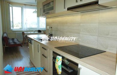 BÁNOVCE NAD BEBRAVOU - 3 izbový byt / SEVER / rekonštrukcia