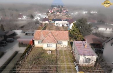 PREDAJ 2 - izbový rodinný dom na priestrannom pozemku v obci Merašice