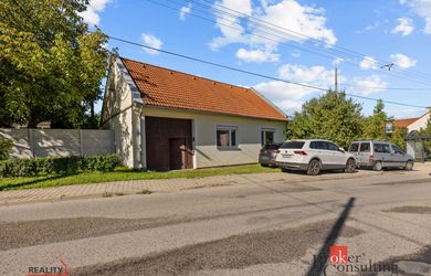 Na predaj priestranný bezbariérový rodinný dom v Budmericiach s veľkým pozemkom – vhodný aj pre dvojgeneračné bývanie alebo investičnú príležitosť