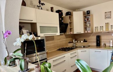 Nová cena!! Zrekonštruovaný dom , krásna záhrada 8 árov a krytý bazén – Modranka