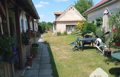 Na predaj: Pozemok so starším rodinným domom v Stupave