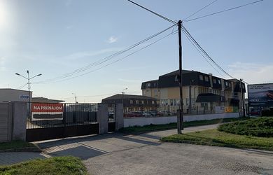 Prenájom vonkajšej predajnej plochy s výmerou 425 m² na Bratislavskej ulici v Pezinku