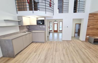 SKOLAUDOVANÉ -  Moderné priestory aj pre zdravotníkov,  Rajecké Teplice - Centrum