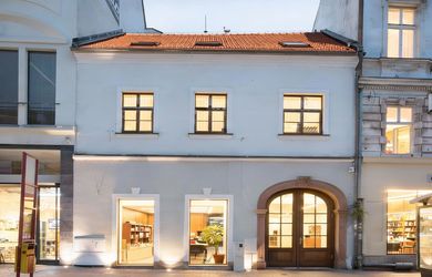 Obchodný priestor 250m2 s možnosťou rozšírenia na 350m2, Obchodná-Staré Mesto