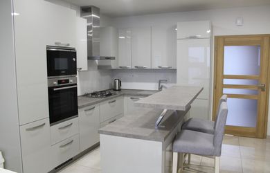SPEKTRUM REALITY - Na PREDAJ Novostavbu- 4-izbový rodinný dom s garážou, okres Prievidza, ul. R. Jašíka