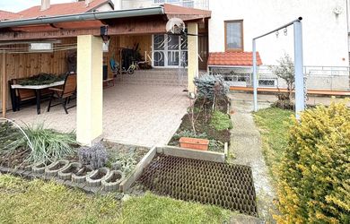 VELKÁ ZĽAVA !!! IBA U NÁS !!! Reality KOMPLEX s.r.o., ponúka na PREDAJ 5 izbový zrekonštruovaný rodinný dom s garážou v tichej časti v Nesvadoch !!!