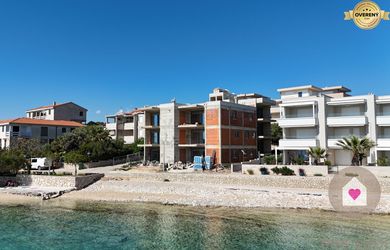 HR/PAG/MANDRE- Predaj luxusných apartmánov s terasami priamo na pláži