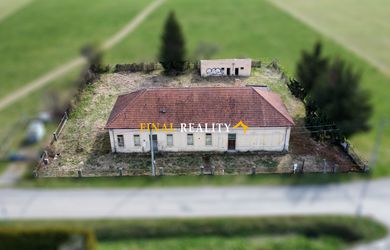 ZNÍŽENÁ CENA: Objekt s veľkým pozemkom a obrovským potenciálom na hlavnom ťahu (Pravenec)