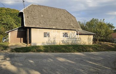 Znížená cena Exkluzívne - Stavebný pozemok so stodolou