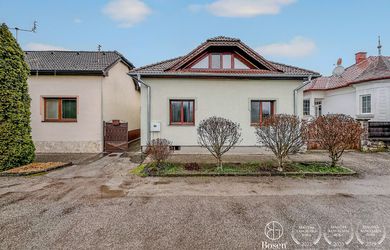 BOSEN | Prízemný rodinný dom s obytným podkrovím, Tornaľa, 604m2.