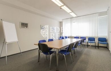 *Kancelária v administratívnej budove na Kramároch