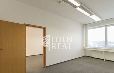 *Administratívne priestory - 6 prepojených kancelárií