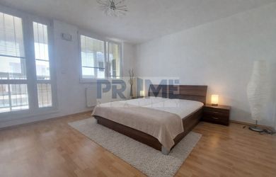 Priestranný 2i byt, 2 x loggia, garážové státie, novostavba, Karlova Ves