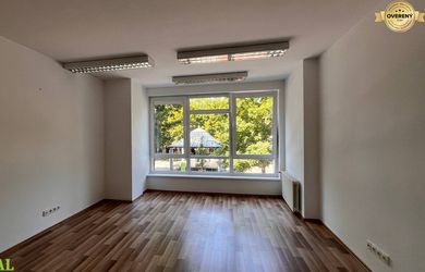 Prenájom kancelárskych priestorov v absolútnom centre, Hviezdosl.nám.