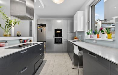 EXKLUZÍVNE BÝVANIE POD LESOM – 4-IZBOVÝ BYT 184 m² , Koliba
