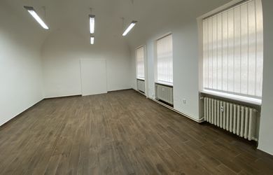 Priestory na služby a obchod - 42 m2 - v centre mesta
