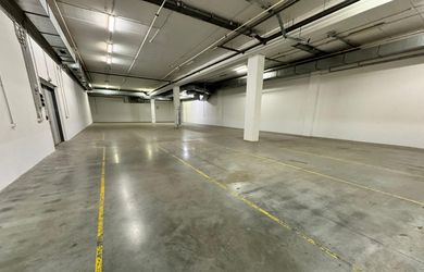 SKLAD 653m2 vlastný vstup, plne obsadené centrum