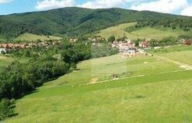 STAVEBNÝ POZEMOK ŠÚTOVCE SO SIEŤAMI NA POZEMKU
