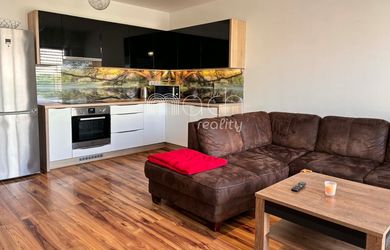 MACH Reality EXKLUZÍVNE na prenájom krásny 3 izb byt s terasou a 2x parkovaním TOP lokalita Nitra Chrenová
