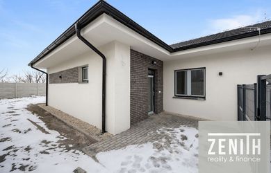 Moderný 4-izbový rodinný dom s terasou a záhradou – Holice,  Čechová