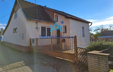 Bez maklérov predám pôvodný  dom v lokalite Košeca ID 105868