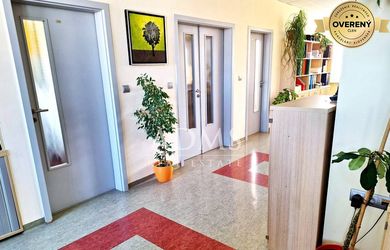 Administratíva s výhľadom a parkovaním