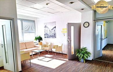 Zázemie pre firmu v centre mesta s vlastným parkovaním
