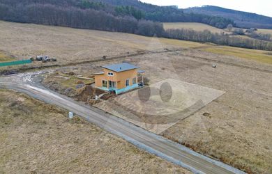 Predaj stavebného pozemku pre rodinný dom – Bzovská Lehôtka /1102 m2/