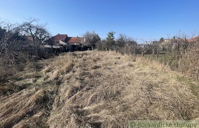 8 árový stavebný pozemok so starším rodinným domom vo vyhľadávanej časti Nových Zámkov