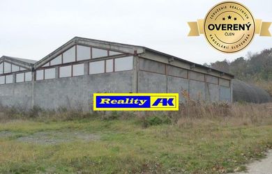 Priemyselný areál s tromi halami a pozemkom 11 000 m2 na predaj v Dolnej Krupej