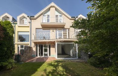 Priestranný 5i RD 250m2, s A/C, saunou a garážou, VOĽNÝ OD SEPTEMBRA