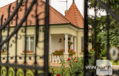 Na predaj vila z prelomu storočia s prekvapivým súkromím, bazénom a veľkým pozemkom v Rajke