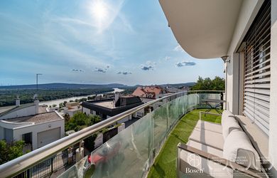 BOSEN | Priestranný 5-i. byt s terasou a výhľadom na Dunaj | Staré mesto – Radvanská ulica
