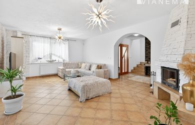 Veľká 6 izbová rodinná vila, 335m2, Skalka nad Váhom,Trenčín