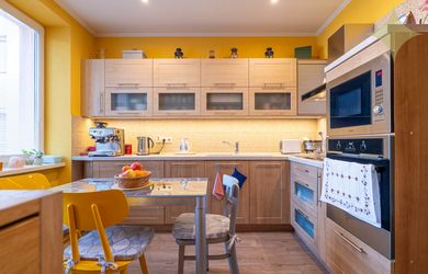 EXKLUZÍVNE NA PREDAJ – ŠTÝLOVÝ 2-IZBOVÝ TEHLOVÝ BYT S BALKÓNOM V CENTRE MESTA, Námestie Slobody