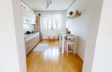 AZ. Priestranný 2-izbový byt s parkovaním v obci Šelpice pri Trnave