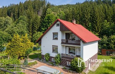 Na predaj rodinný dom s bazénom v obci Makov-Potok