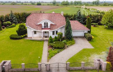 PREDAJ 6- IZBOVÝ RD S DVOJGARÁŽOU,VEĽKÝ POZEMOK 1,65ha