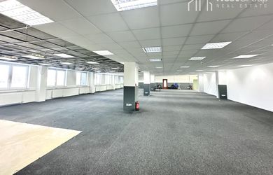 VEĽKÝ OPEN SPACE 620 m2/PARKOVANIE V UZAVRETOM AREÁLI,BA II.