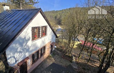 Rekreačný dom – murovaná chata s krbom, kanalizáciou a novou strechou, Dobrá Voda