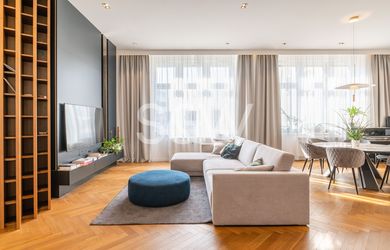 SVOBODA & WILLIAMS | 108440 | Výnimočný staromestský 3-izbový byt na predaj priamo pri Hviezdoslavovom námestí