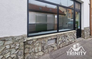 Na prenájom nebytový priestor v centre mesta v Nových Zámkoch
