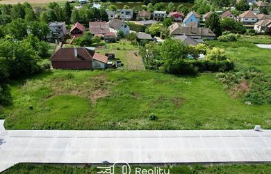Na predaj stavebný pozemok 656m2 v Šuranoch -  Nitriansky Hrádok
