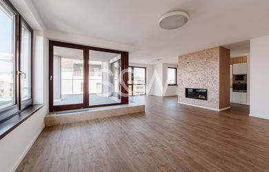 SVOBODA & WILLIAMS | 112822 |  Slnečný 4-izbový byt s dvoma terasami s panoramatickými výhľadmi na mesto