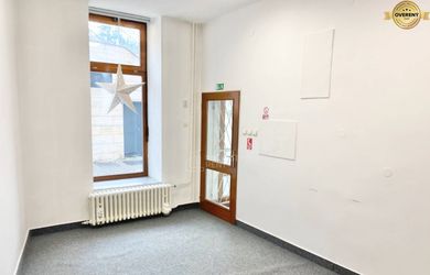 Na prenájom obchodné priestory  40 m2 Hlinkové námestie Žilina