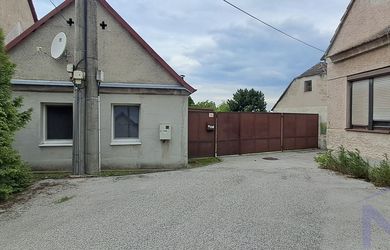 Predaj stavebného pozemku, výmera 1221 m2, Bratislava - Záhorská Bystrica