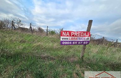 Ponúkame na predaj pozemok v obci Bajtava.
