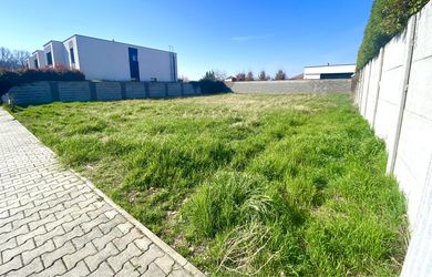 +++ KRÁSNY STAVEBNÝ POZEMOK NA KAMENNEJ CESTE V TRNAVE NA PREDAJ - 606m2++++